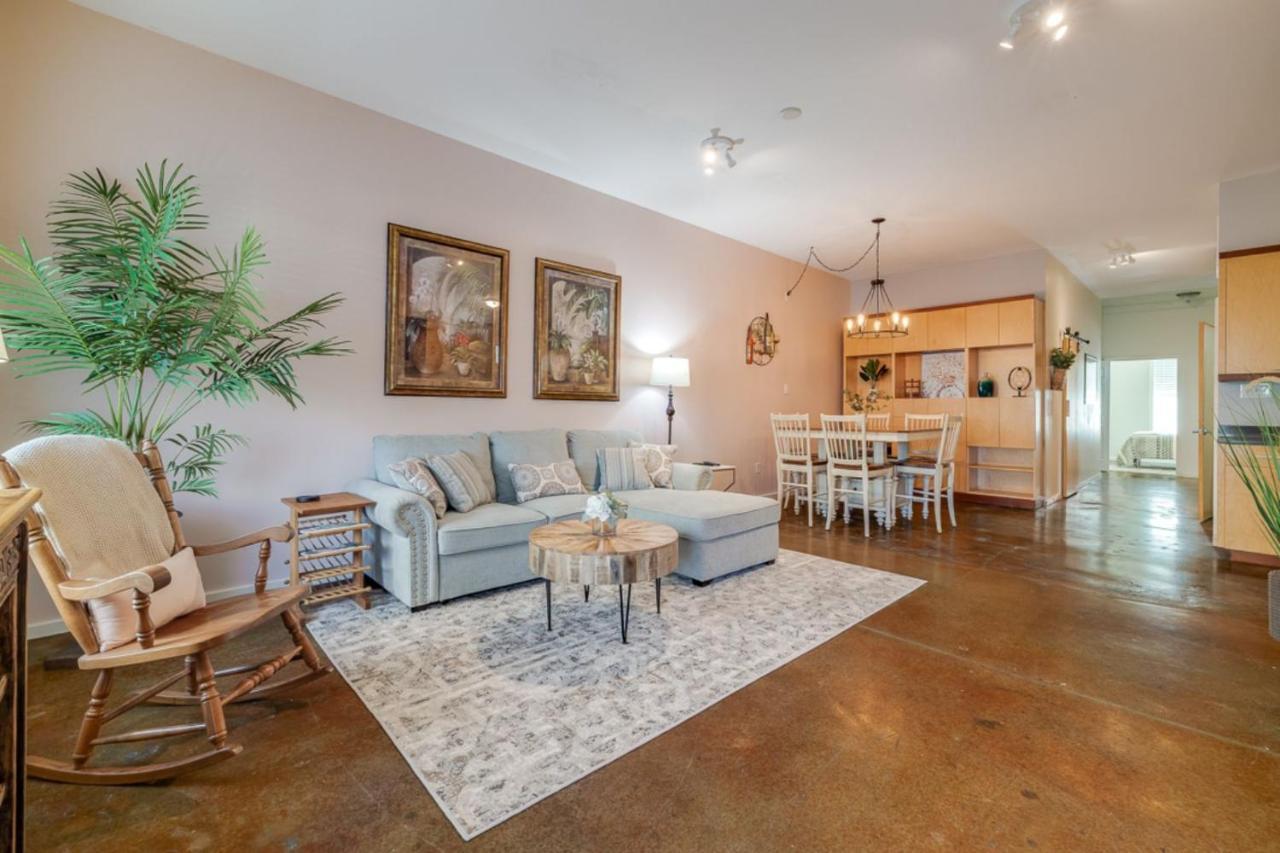 Southern Charmer-historic District Downtown-front Porch-walk Score 90!!-private Parking-1 Minute To Forsyth Park Сasa de vacaciones *
