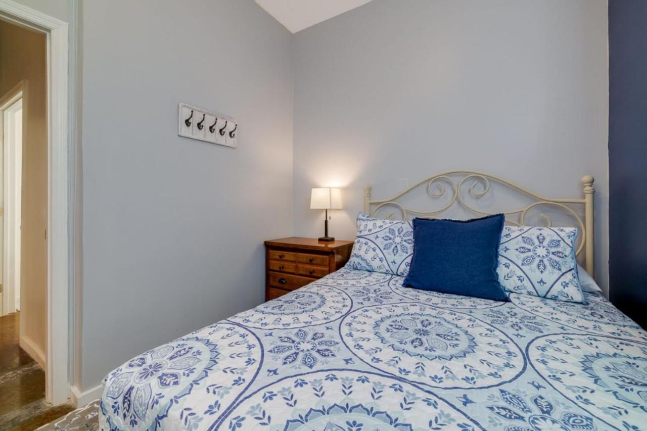 Сasa de vacaciones Southern Charmer-historic District Downtown-front Porch-walk Score 90!!-private Parking-1 Minute To Forsyth Park *
