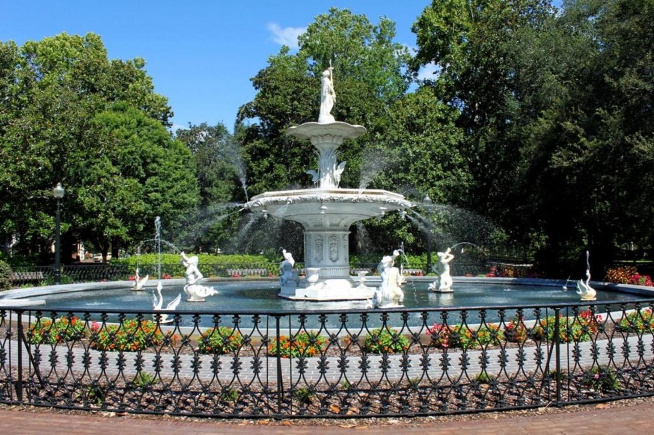 Сasa de vacaciones Southern Charmer-historic District Downtown-front Porch-walk Score 90!!-private Parking-1 Minute To Forsyth Park
